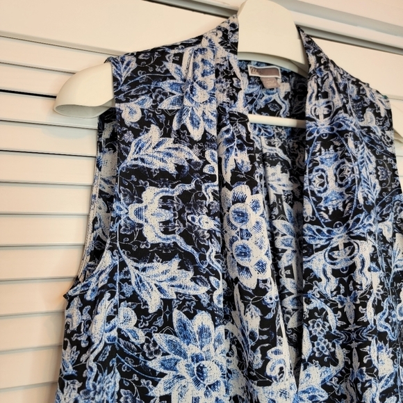 Chelsea28 Faux Wrap Sleeveless Floral Blouse Loose Blue Pullover Lightweight‎ V - Picture 3 of 13